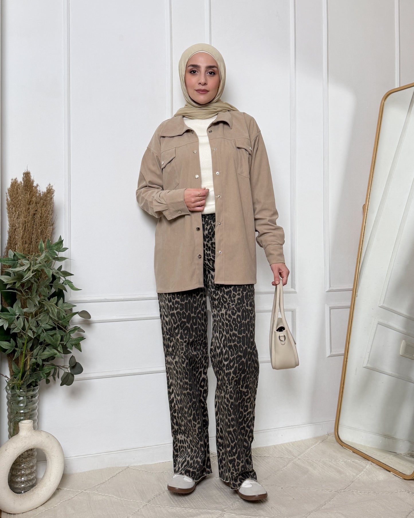 Mira Corduroy Chemise In Cafe