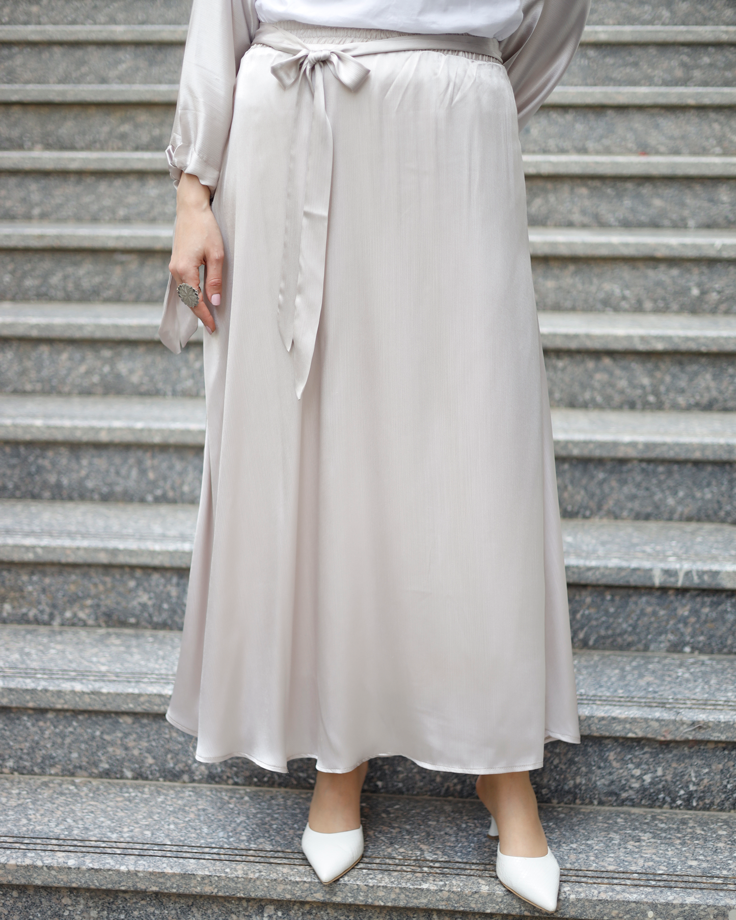 Tailored Flow Skirt In greige